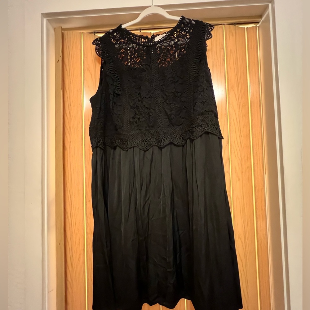 Ann Taylor loft black lace cocktail dress. Size 26.